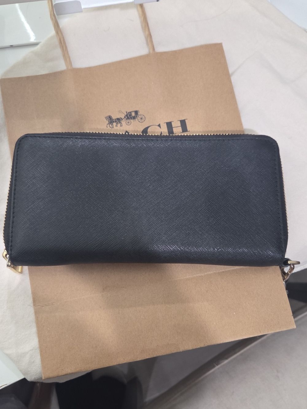 Tory Burch Black Zip-Around Leather Wallet - Picture 2 of 3